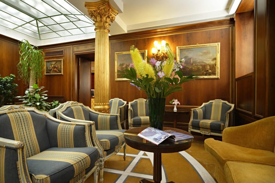 Shared lounge/TV area