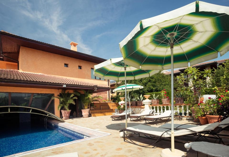 Swimming pool
