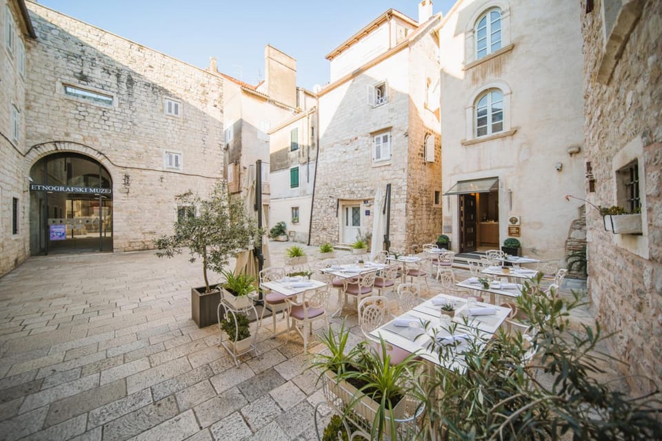 Hotel Vestibul Palace & Villa - Small Luxury Hotels Of The World Hotel in Split