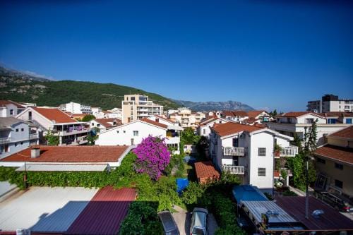 Apartments Sirena - Modern stay with free parking Hotel in Budva