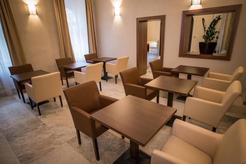 Shared lounge/TV area