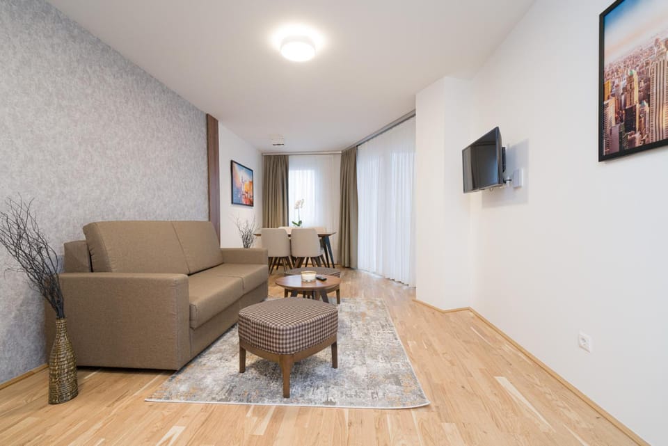 Shared lounge/TV area