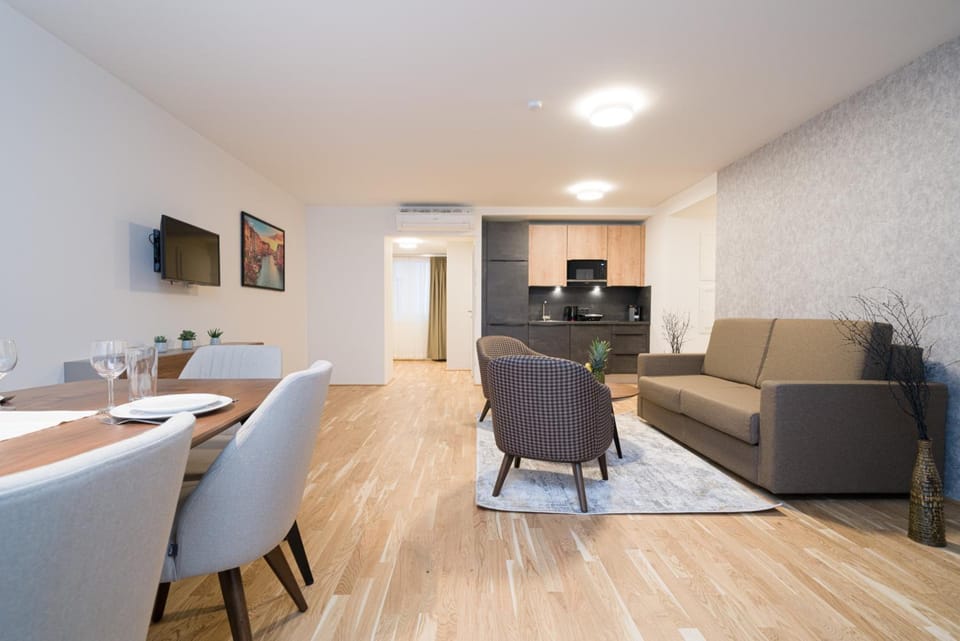 Shared lounge/TV area