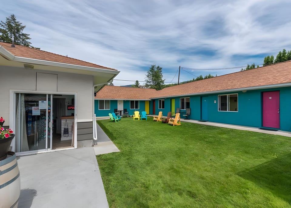 Naramata Courtyard Suites Motel in Naramata