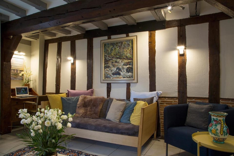 Shared lounge/TV area