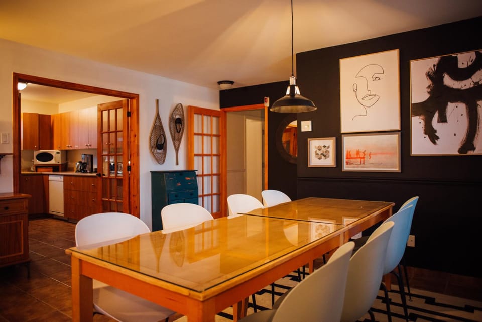 Maison de Vebron Hostel in L'Anse-Saint-Jean
