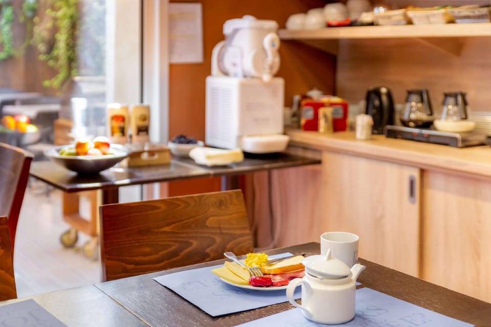 Kyriad Avignon - Palais des Papes Hotel in Avignon