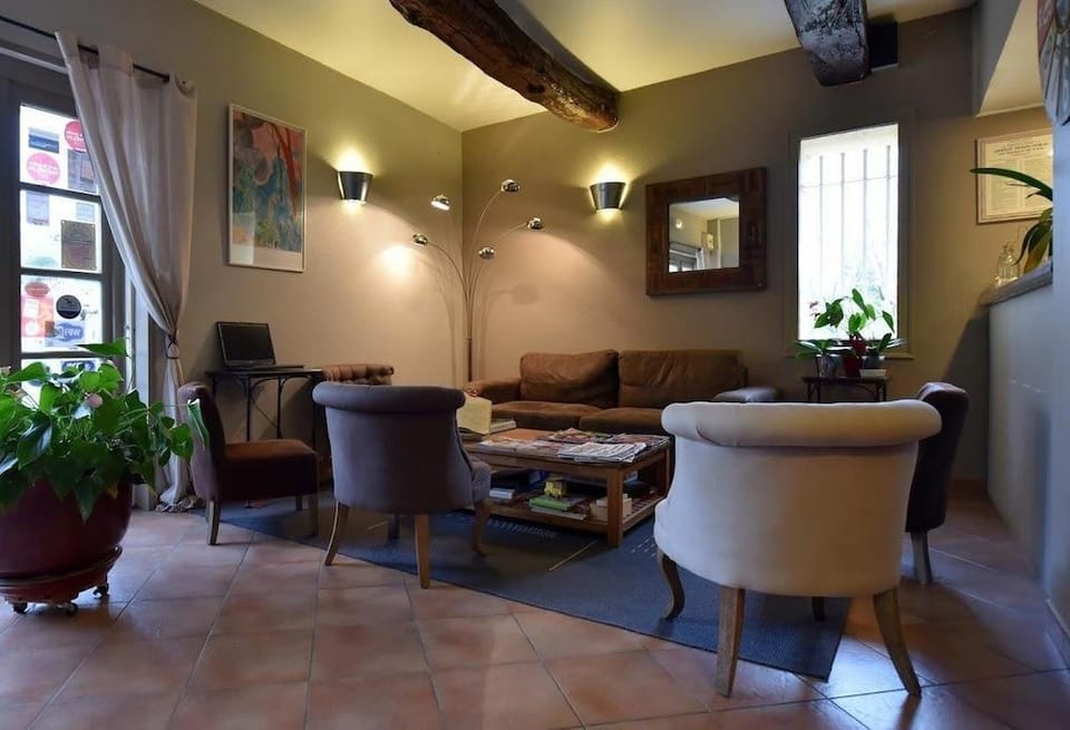 Logis Hotel la Ferme Hotel in Villeneuve-lès-Avignon
