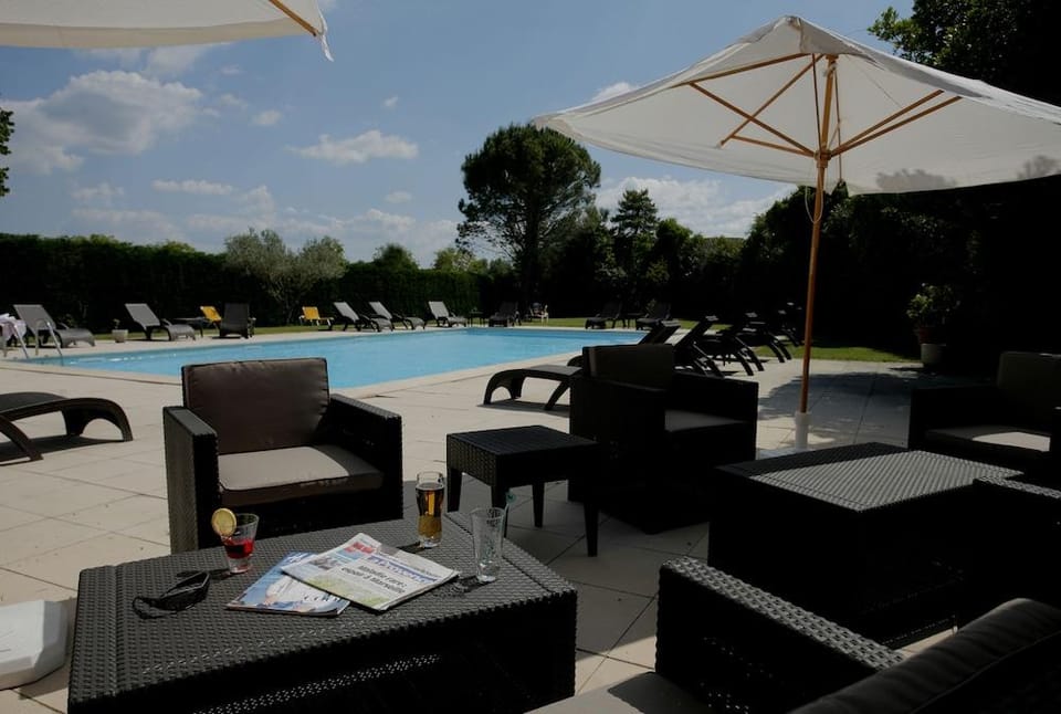 Logis Hotel la Ferme Hotel in Villeneuve-lès-Avignon