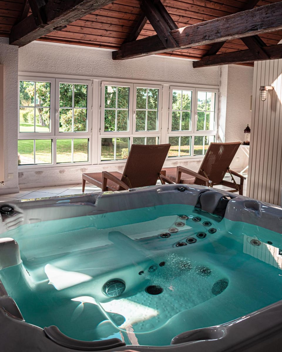 Grand Hotel "Chateau de Sully" - Piscine & Spa -Teritoria Hotel in Normandy