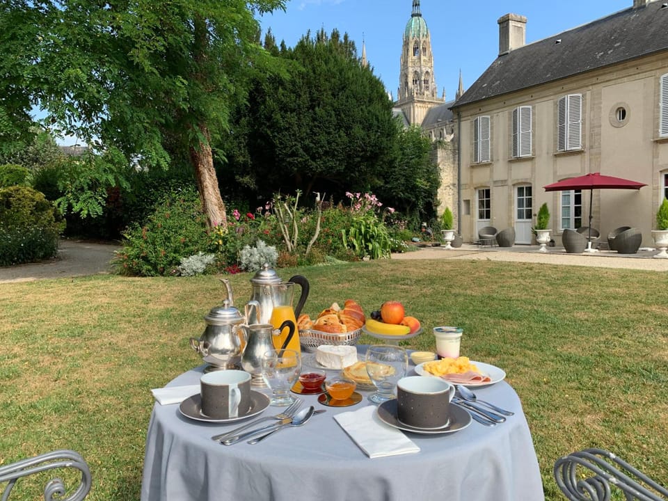 Le Tardif, Noble Guesthouse Hotel in Bayeux