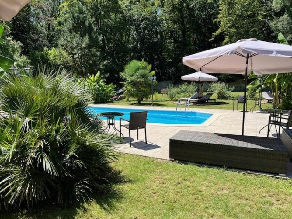 Chateau de Challanges Hotel in Beaune