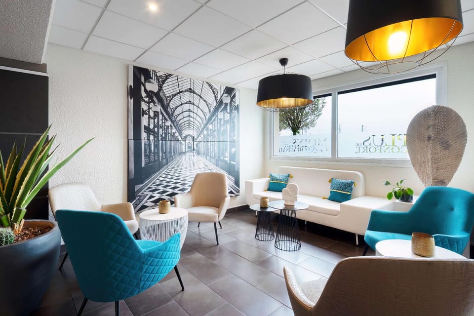 Shared lounge/TV area