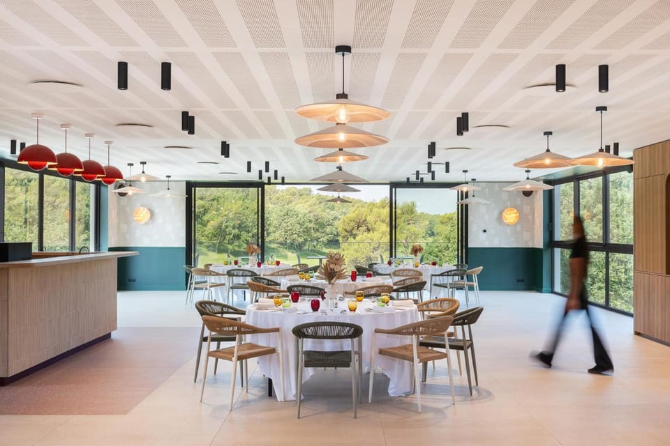 Banquet hall