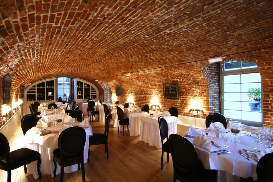 Chateau De La Motte Fenelon Hotel in Cambrai