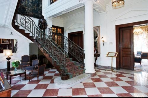 Chateau De La Motte Fenelon Hotel in Cambrai