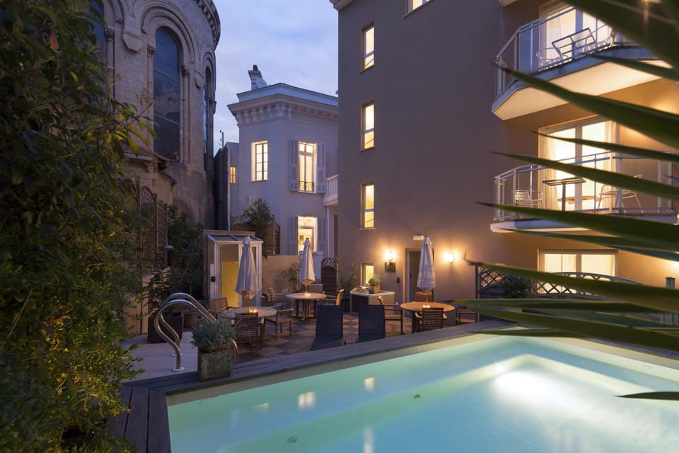 Swimming pool