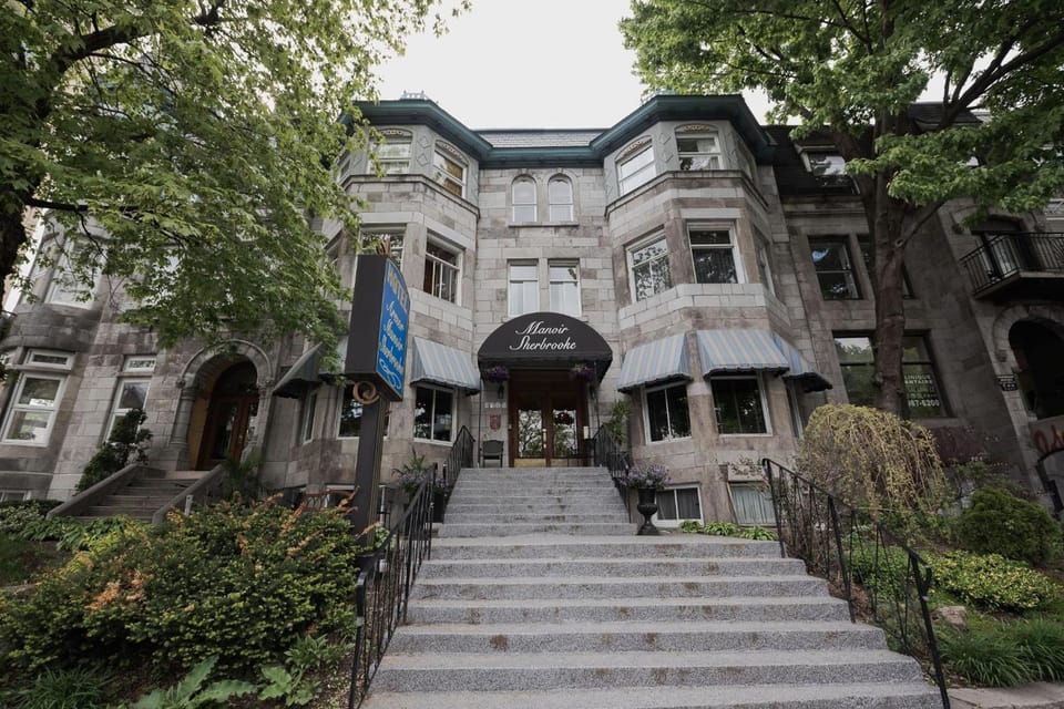 Manoir Sherbrooke Hotels Hotel in Laval