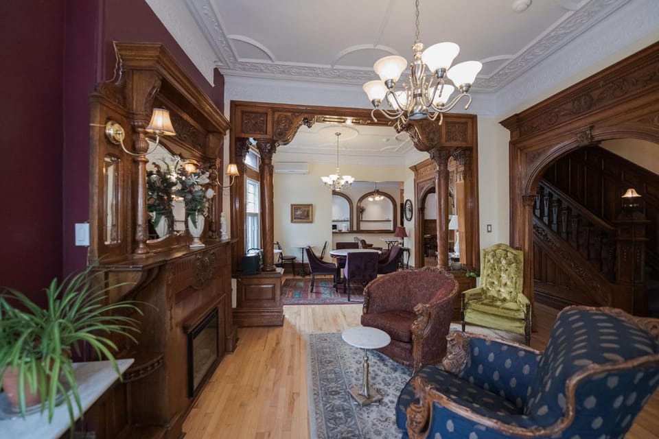 Manoir Sherbrooke Hotels Hotel in Laval