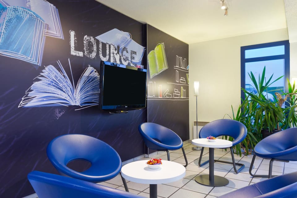 Shared lounge/TV area