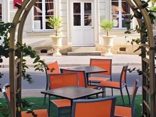 Logis Hotel Le Plantagenet Hotel in Centre-Val de Loire