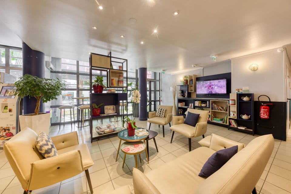 Adagio Access Defense Vinci Aparthotel Hotel in Courbevoie