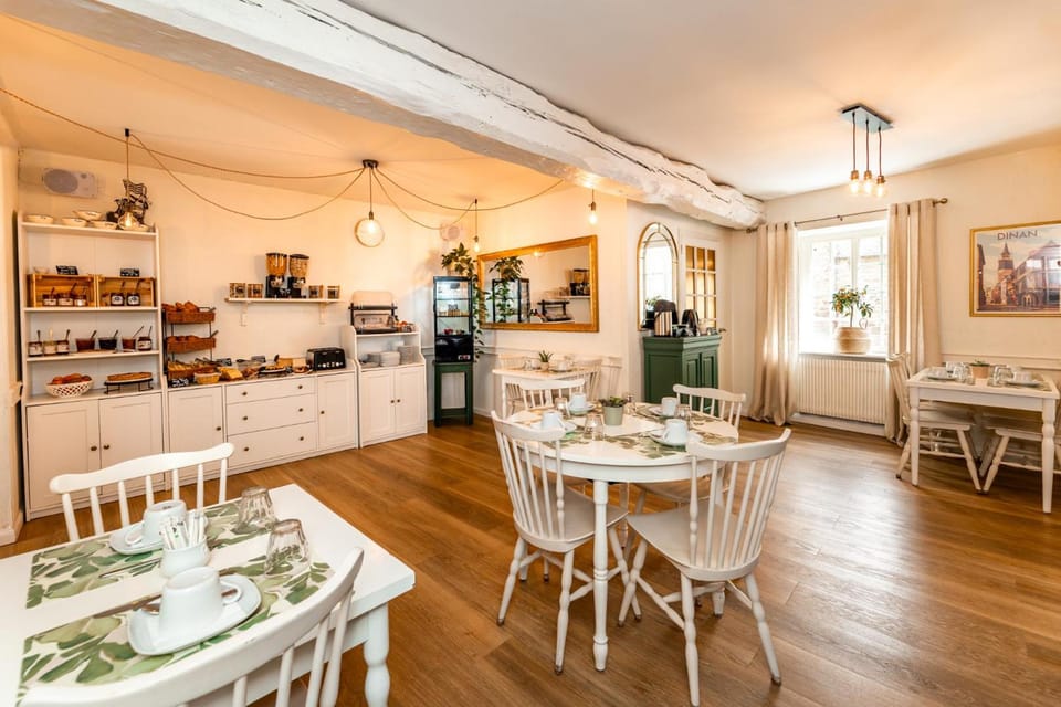 Demeures & Chateaux - Hotel de la porte Saint-Malo - DINAN Hotel in Brittany