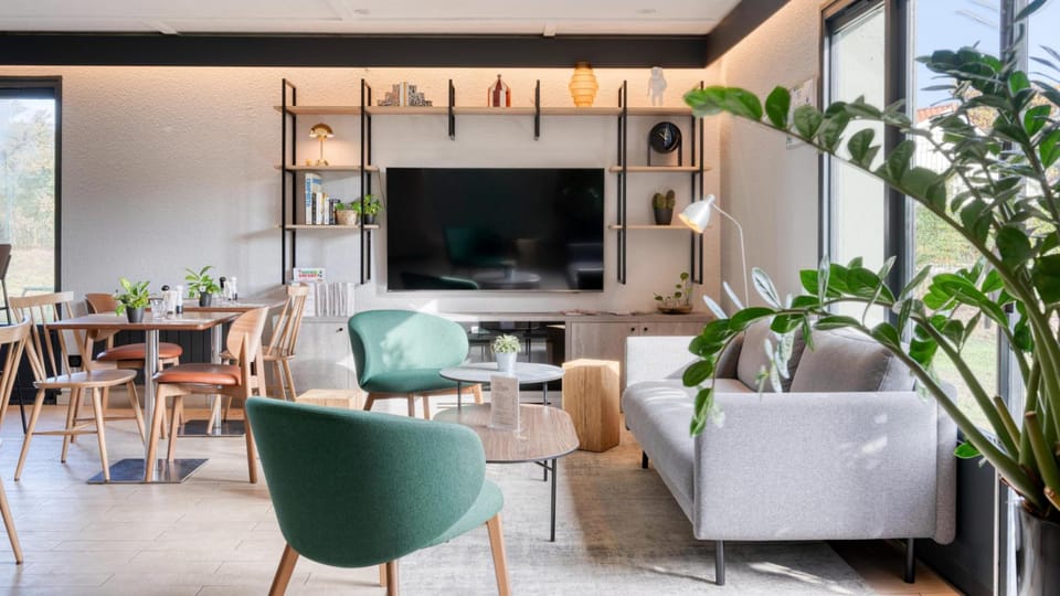 Shared lounge/TV area