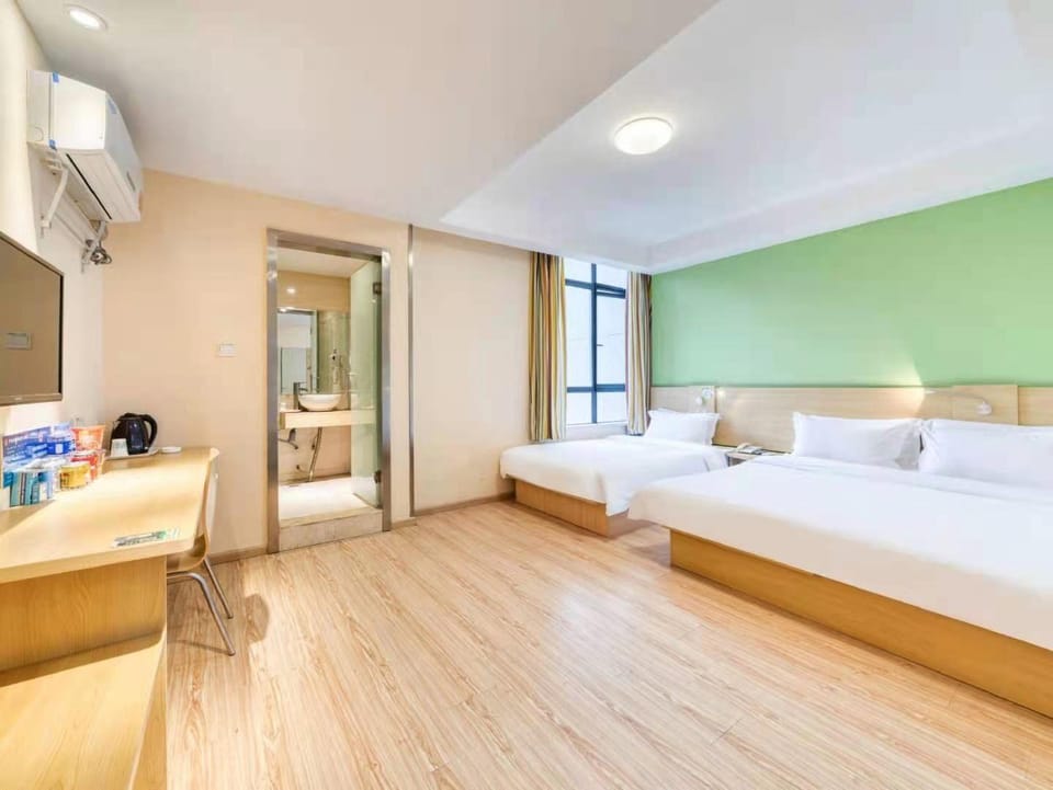 7 Days Inn Hangzhou Xiaoshan South Railway Station People's Square Metro Station Hotel in Hangzhou
