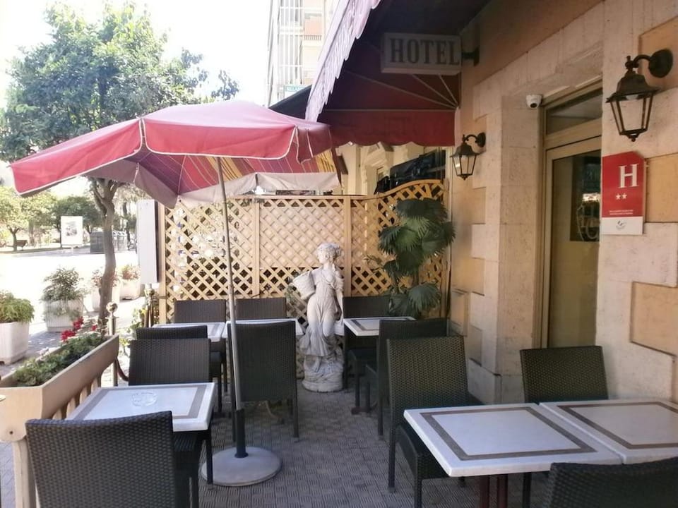 Hotel Claridge's Hotel in Menton