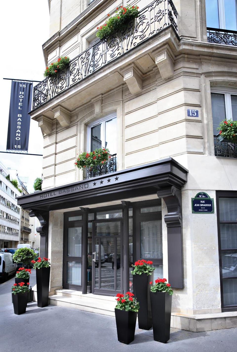 Hotel Bassano Hotel in Paris