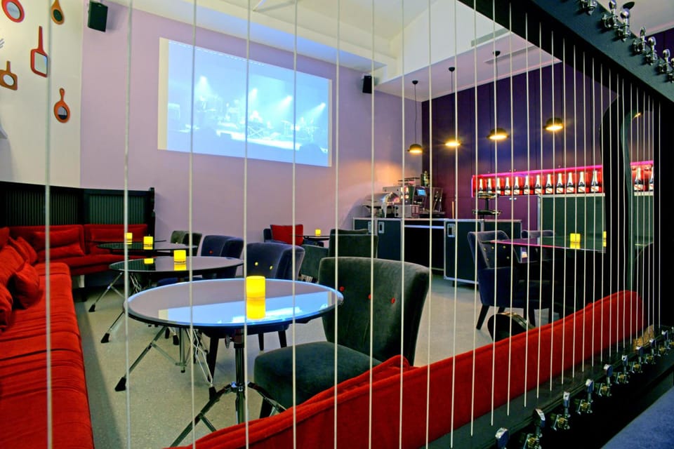 Bar/lounge