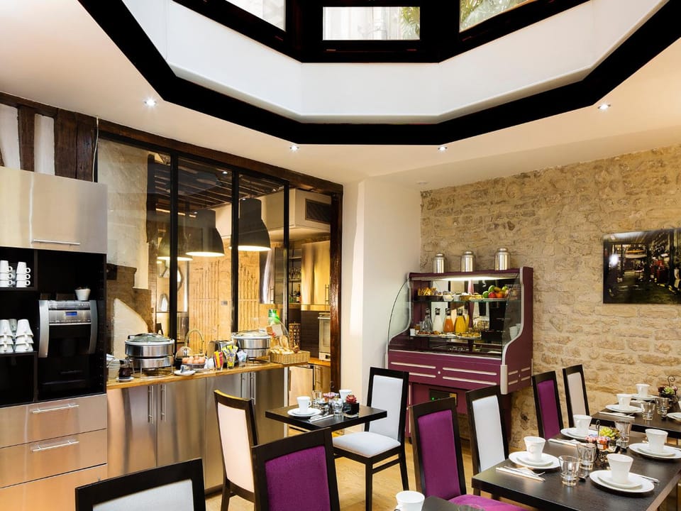 Hotel Jacques De Molay Hotel in Paris