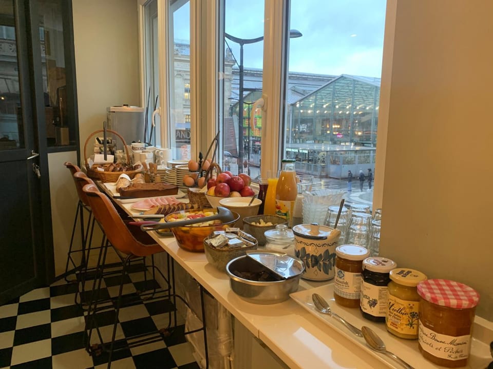 Picardy Hotel - Gare du Nord Hotel in Paris