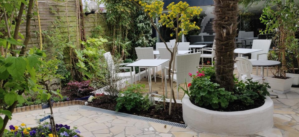 Logis Hotel Les Bleuets Hotel in Royan