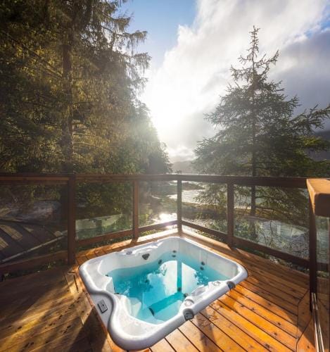 Wild Renfrew Seaside Cottages Hotel in Port Renfrew