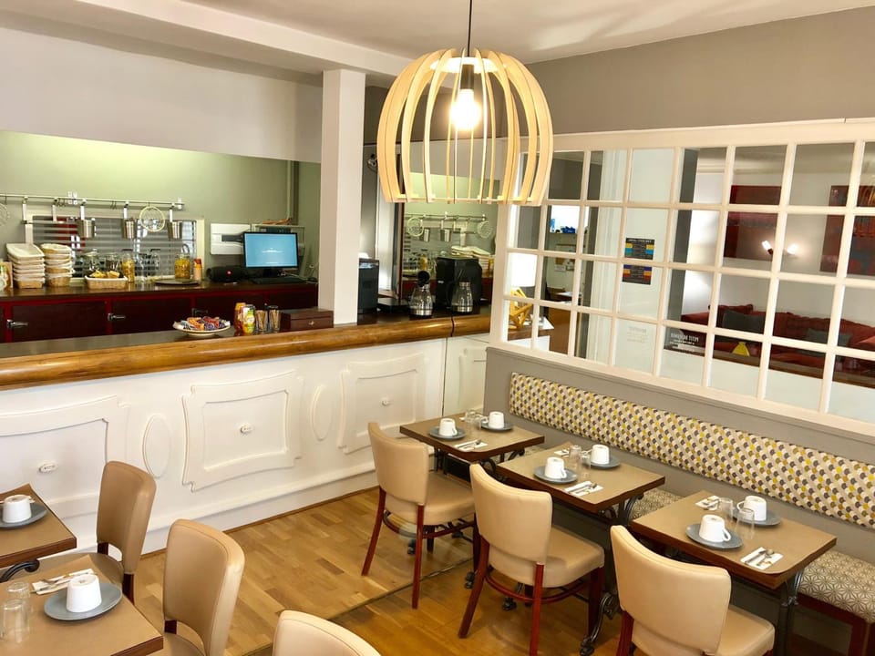 Cit'Hotel Le Volney Hotel in Saumur