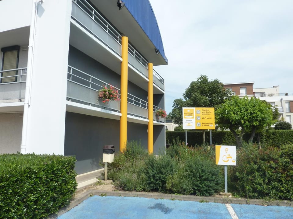 Hotel Premiere Classe Strasbourg Ouest - Zenith Hotel in Eckbolsheim