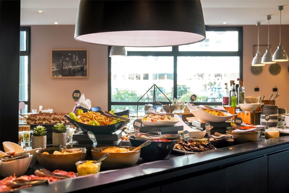 Kyriad ECO - Suresnes - La Défense Hotel in Suresnes