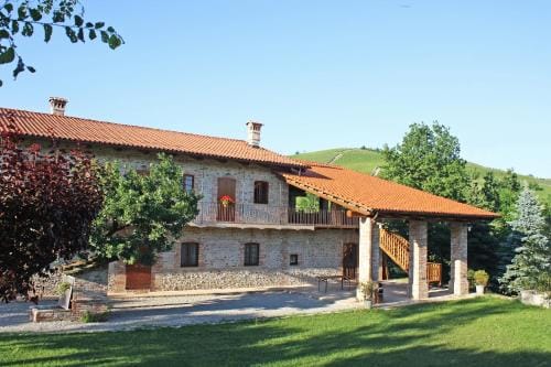 Cascina Stralla Hotel in Liguria