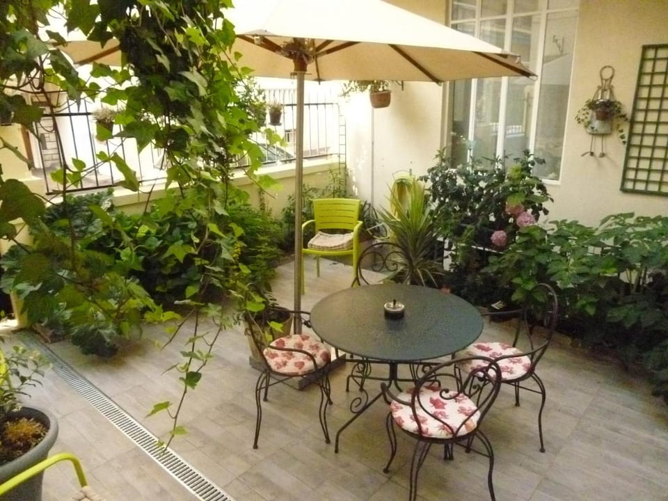 Hotel California Hotel in Auvergne-Rhône-Alpes