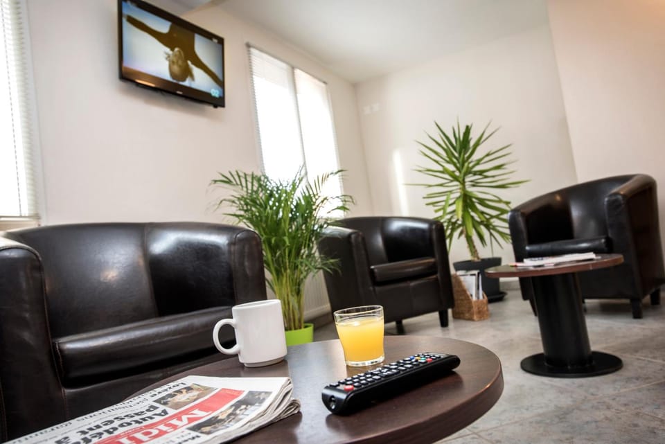 Shared lounge/TV area