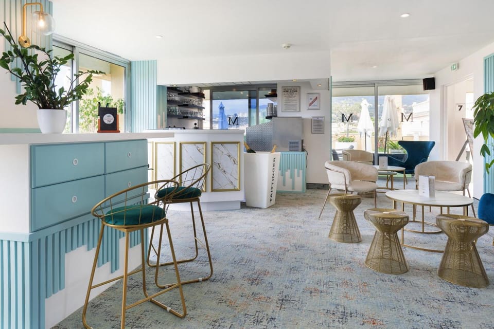 Bar/lounge