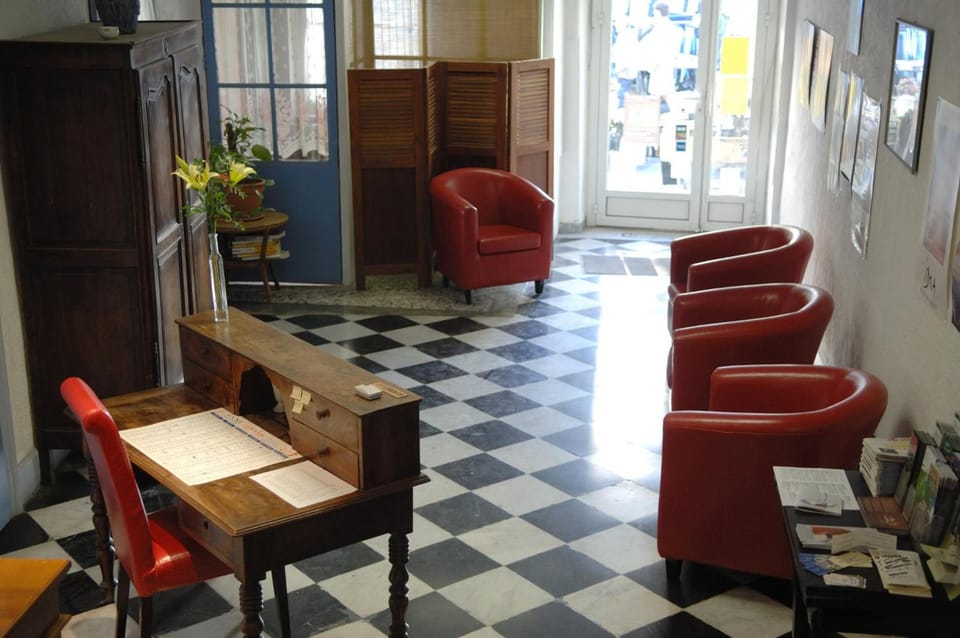 Hotel Du Cours Hotel in Pertuis