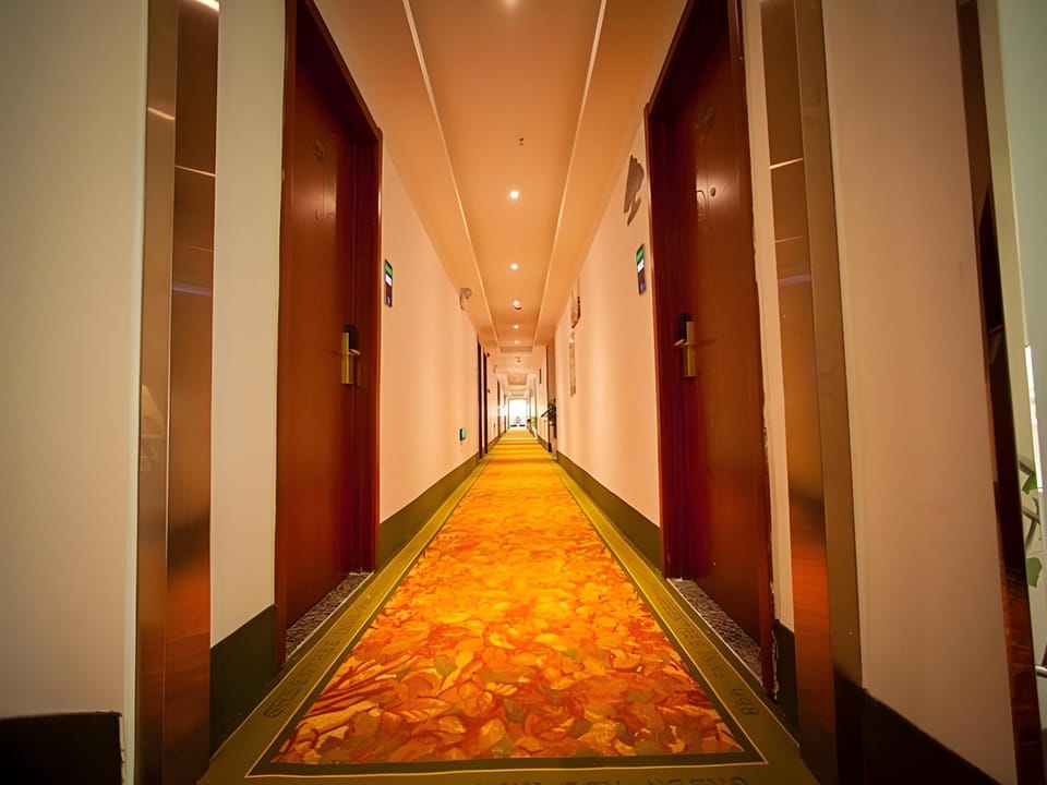 GreenTree Inn Anhui Wuhu Yinhu North Road Fangte World Resort South Gate Business Hotel Hotel in Nanjing