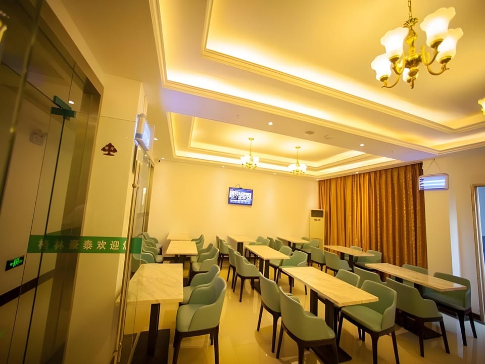 GreenTree Inn Anhui Wuhu Yinhu North Road Fangte World Resort South Gate Business Hotel Hotel in Nanjing
