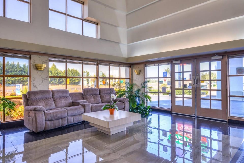 Americas Best Value Inn Phoenix Medford Motel in Phoenix
