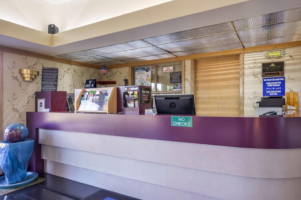 Americas Best Value Inn Phoenix Medford Motel in Phoenix