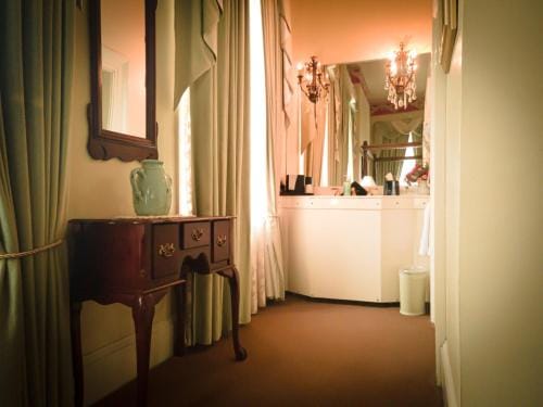 The Guest House Historic Mansion Hotel in Natchez