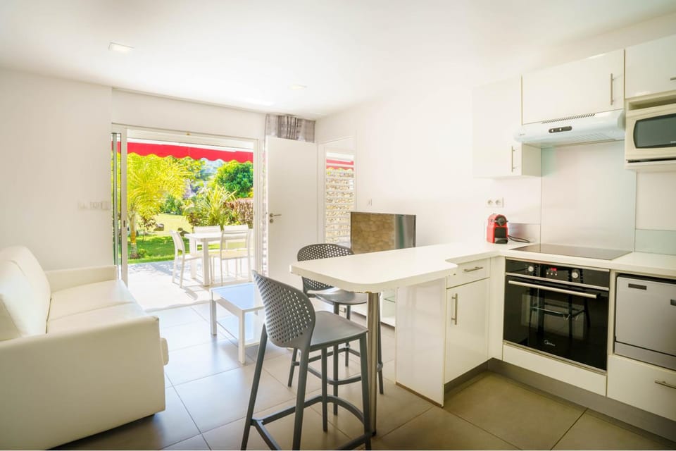 Moorea Sunset Beach Residence Apartment hotel in Moorea-Maiao